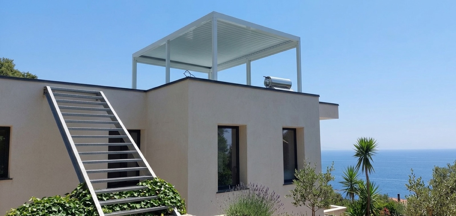 Pergola bioclimatica BioKlim con lamelle orientabili