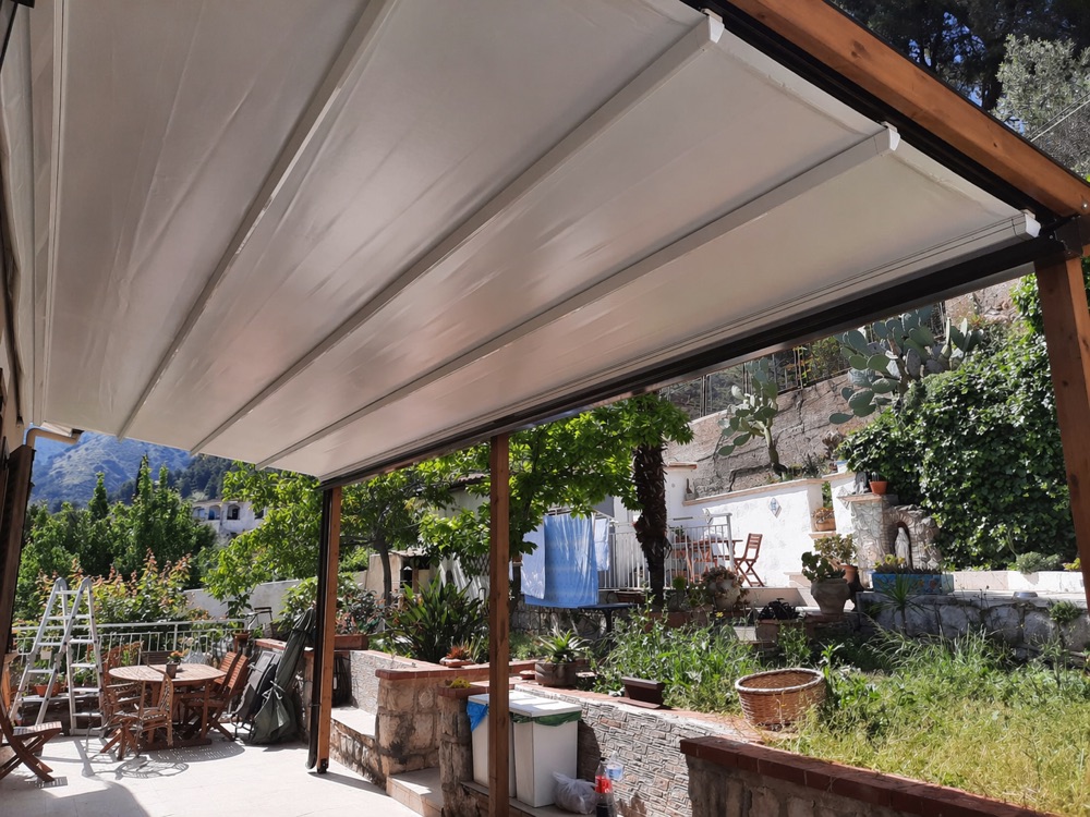 PERGOLA IN LEGNO Tetto 900 — installazione in Sicilia